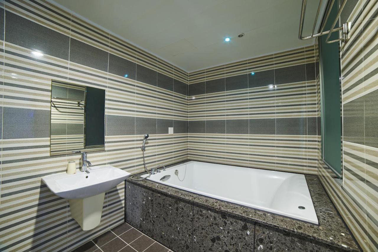 Busan Premium V Hotel Luaran gambar